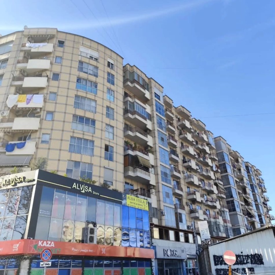 Tirane, jepet me qera apartament 2+1+Aneks+Ballkon Kati 8, 80 m² 500 € (Rruga Teodor Keko)