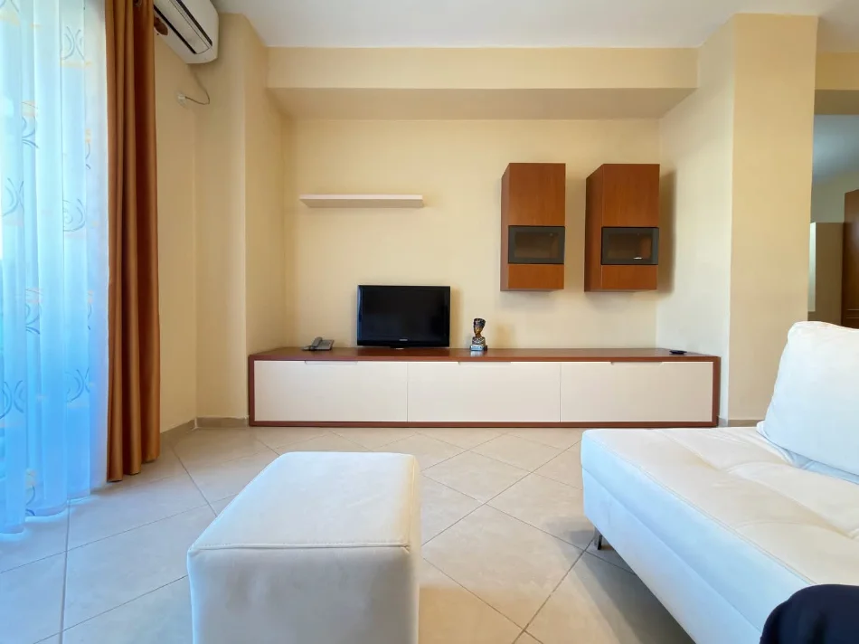 Tirane, jepet me qera apartament 2+1+Aneks+Ballkon Kati 3, 120 m² 700 € tek ZOGU I ZI