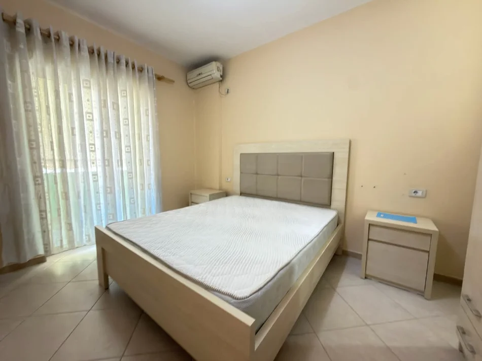 Tirane, jepet me qera apartament 2+1+Aneks+Ballkon Kati 3, 120 m² 700 € tek ZOGU I ZI
