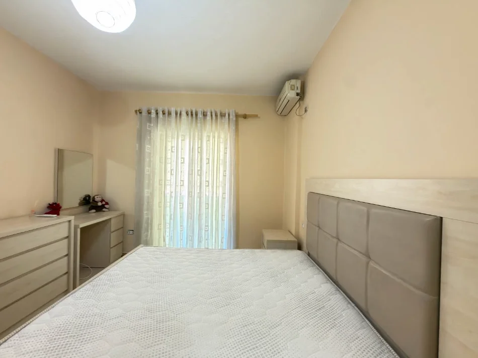 Tirane, jepet me qera apartament 2+1+Aneks+Ballkon Kati 3, 120 m² 700 € tek ZOGU I ZI