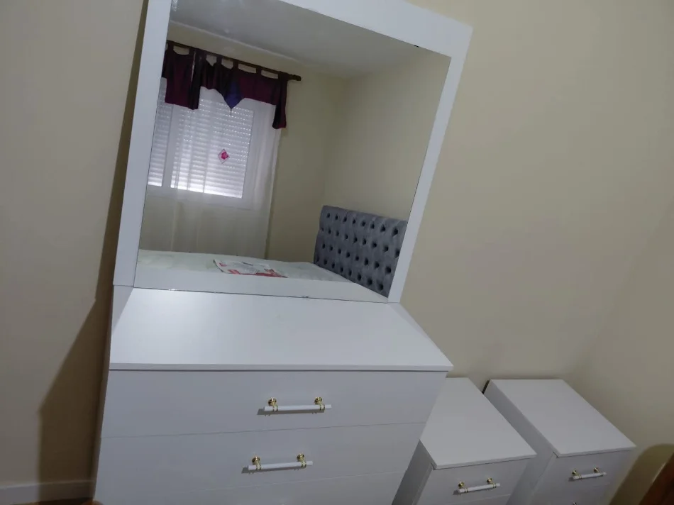 Tirane, jepet me qera apartament 1+1 , 54 m² 50.000 € (Rruga e barikadave)