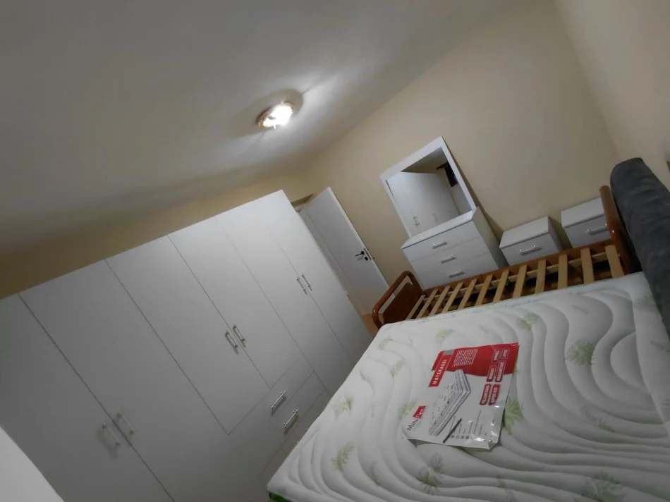 Tirane, jepet me qera apartament 1+1+Ballkon Kati 3, 54 m² 50.000 € (Rruga e barikadave)