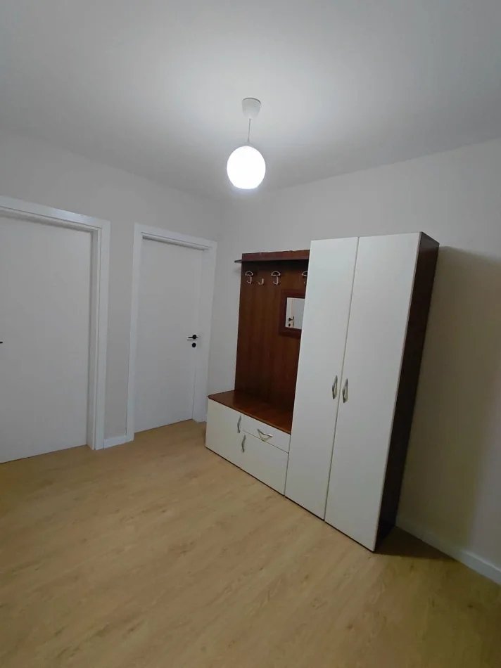 Tirane, jepet me qera apartament 1+1+Ballkon Kati 3, 54 m² 50.000 € (Rruga e barikadave)