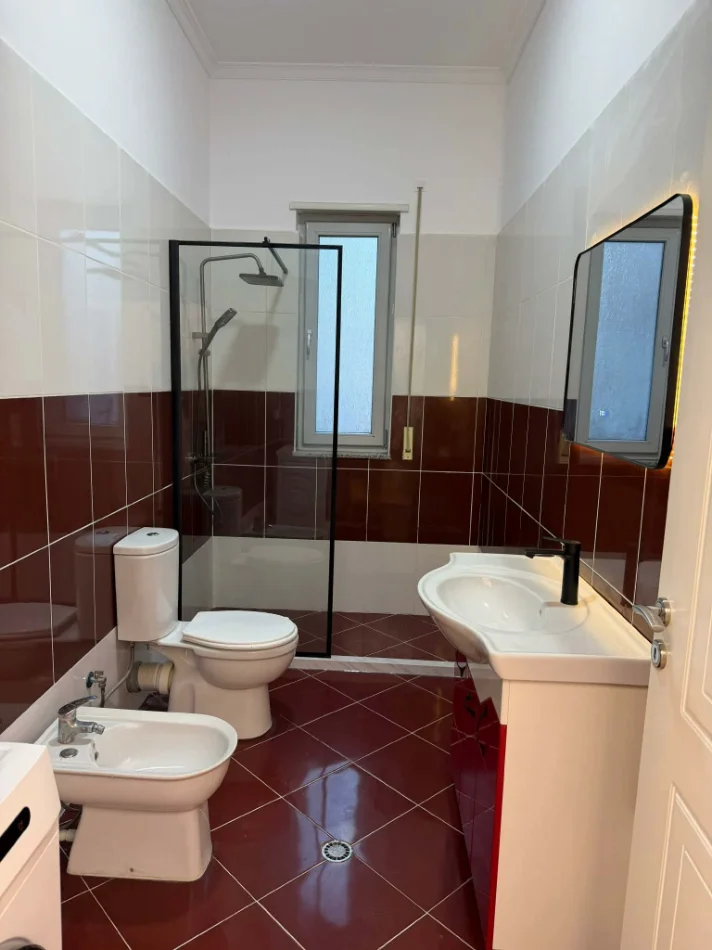 Tirane, shitet nga Pronari, pa-komision apartament 2+1+Aneks+Ballkon Kati 2, 95 m² 167.000 € (vila L astir)