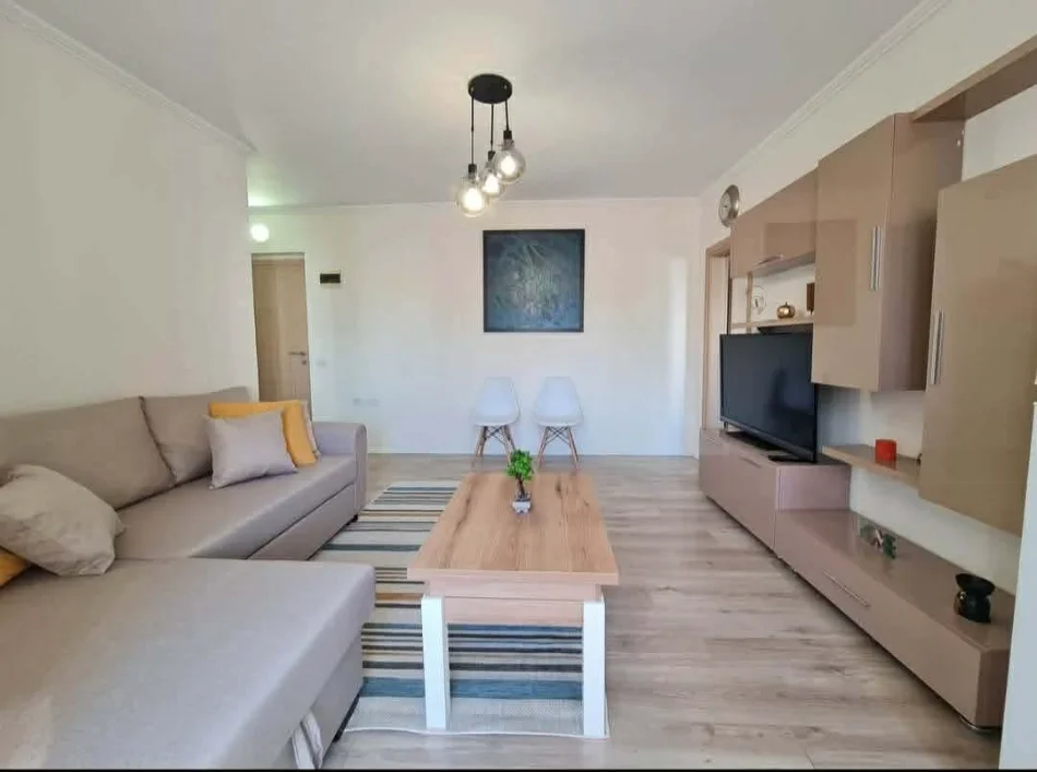 Tirane, shitet nga Pronari, pa-komision apartament 1+1+Ballkon Kati 3, 45 m² 90.000 € (rruga ali demi)