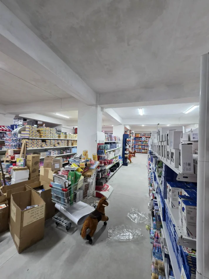 Tirane, shitet nga Pronari, pa-komision magazine Kati -1, 1.372 m² (rruga ardeno)