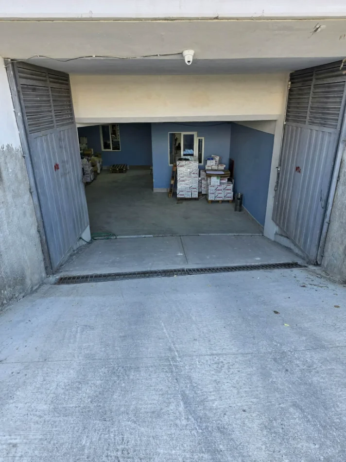 Tirane, shitet nga Pronari, pa-komision magazine Kati -1, 1.372 m² (rruga ardeno)