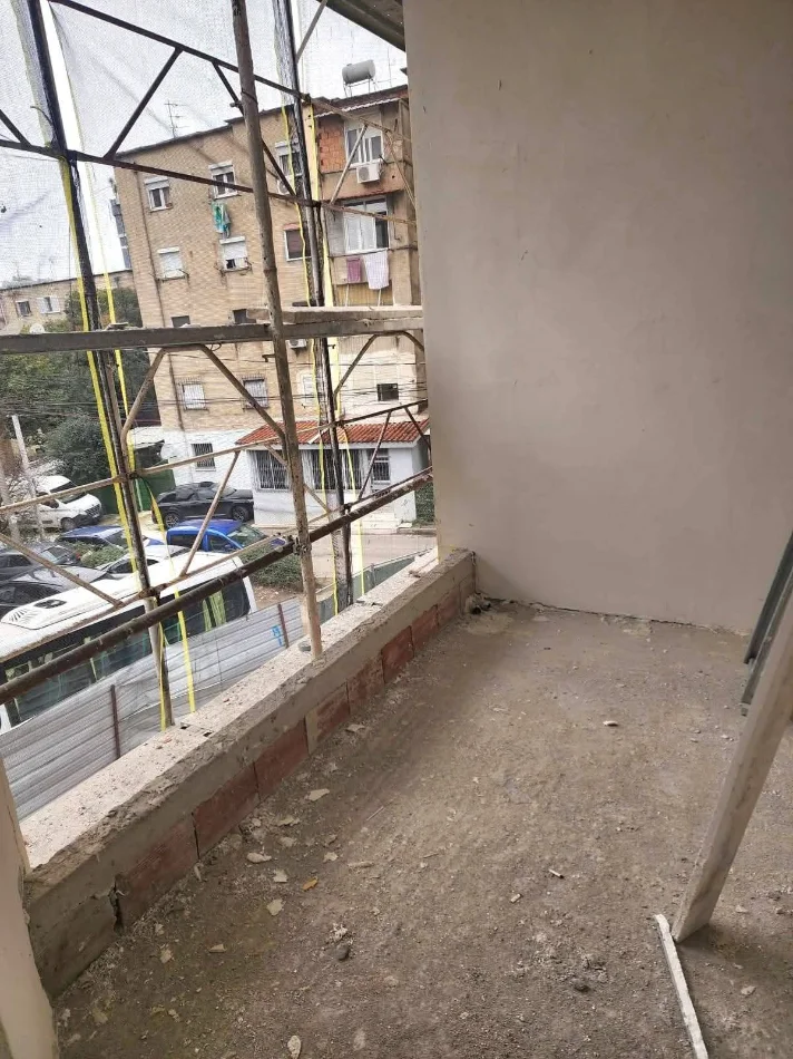 Tirane, shitet apartament 2+1+Ballkon Kati 1, 100 m² 