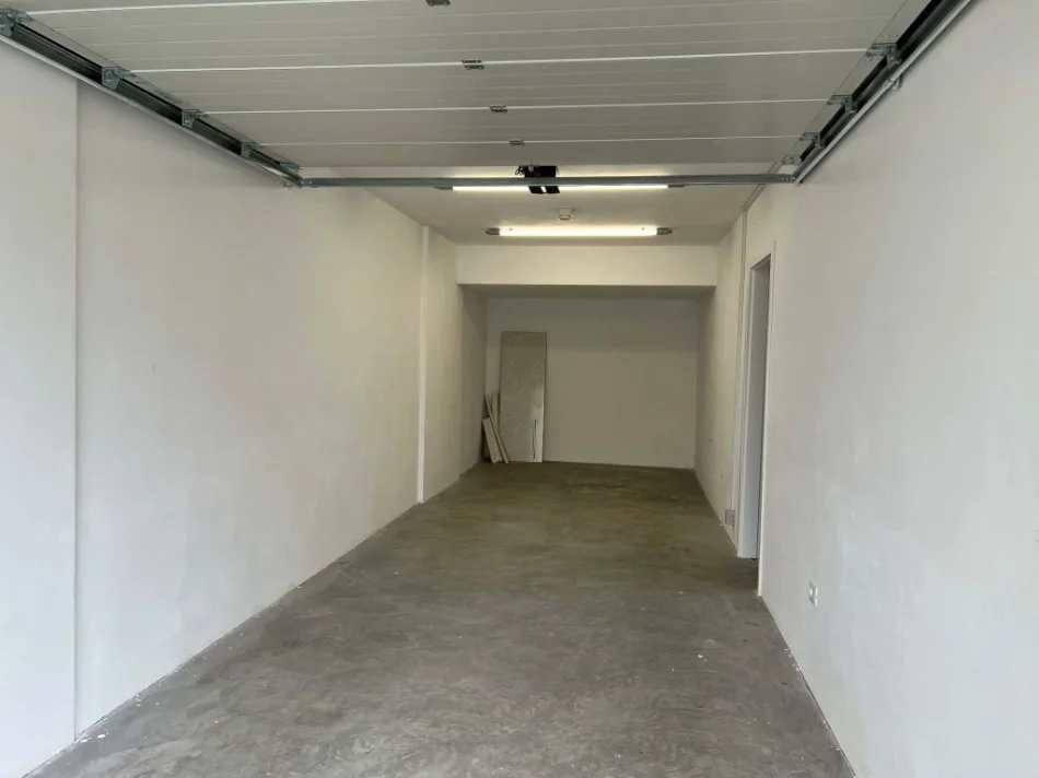 Tirane, jepet me qera Vile Dublex Kati 1, 260 m² 1.300 € (kompleksi Aba)