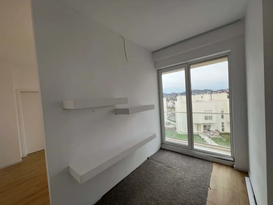 Tirane, jepet me qera Vile Dublex Kati 1, 260 m² 1.300 € (kompleksi Aba)