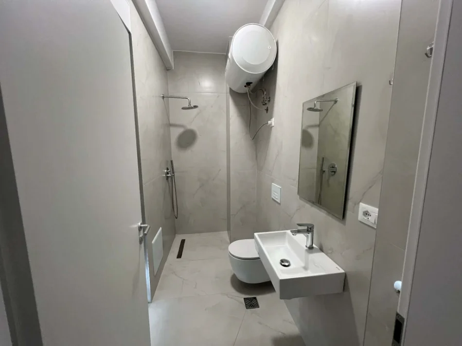 Tirane, jepet me qera Vile Dublex Kati 1, 260 m² 1.300 € (kompleksi Aba)