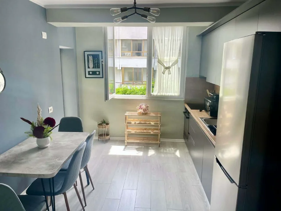 Tirane, jepet me qera apartament 1+1+Ballkon Kati 3, 62 m² 670 € (rruga e durresit)