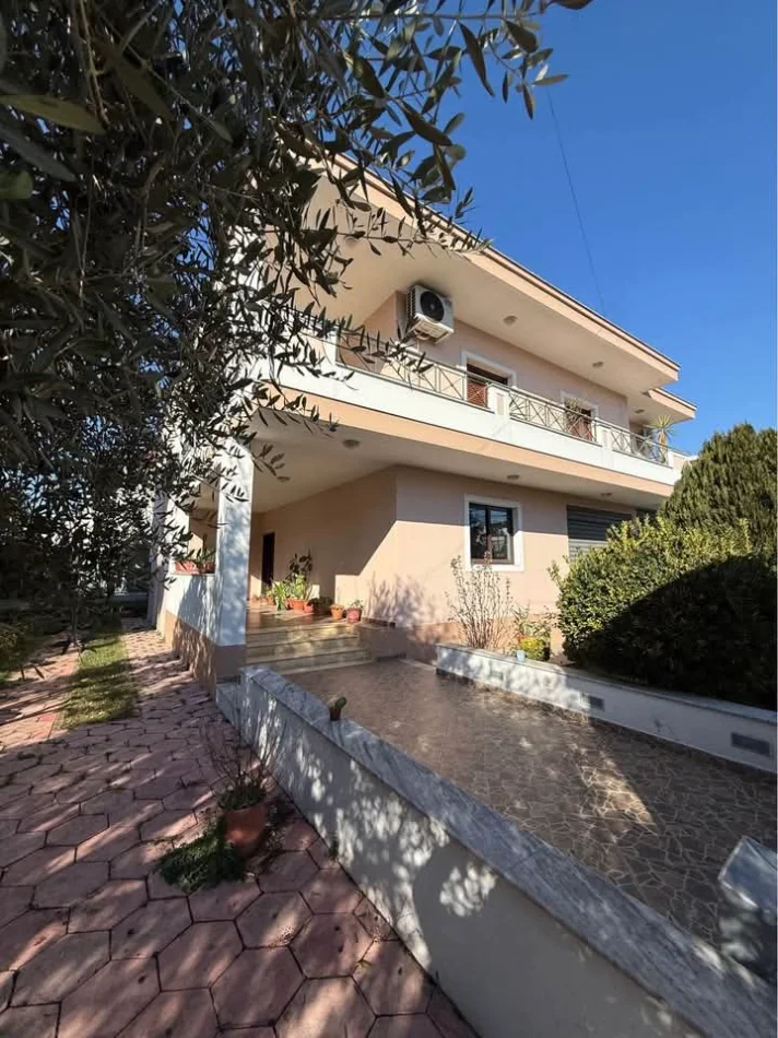 Tirane, jepet me qera Vile 2 Katshe Kati 2, 505 m² 900 € (kthesa e kamzes)