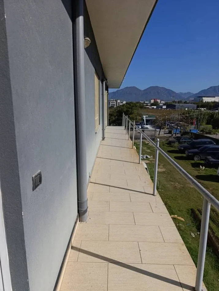 Tirane, jepet me qera ambjent biznesi Kati 2, 230 m² 520 € (mzez)