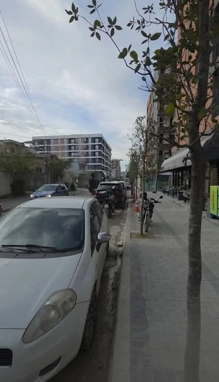 Tirane, jepet me qera dyqan , 80 m² 1.000 € (paskuqan)