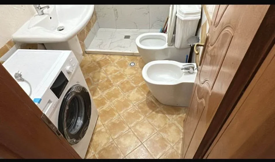 Tirane, jepet me qera apartament 2+1+Ballkon Kati 7, 65 m² 650 € (marteniteti i ri)