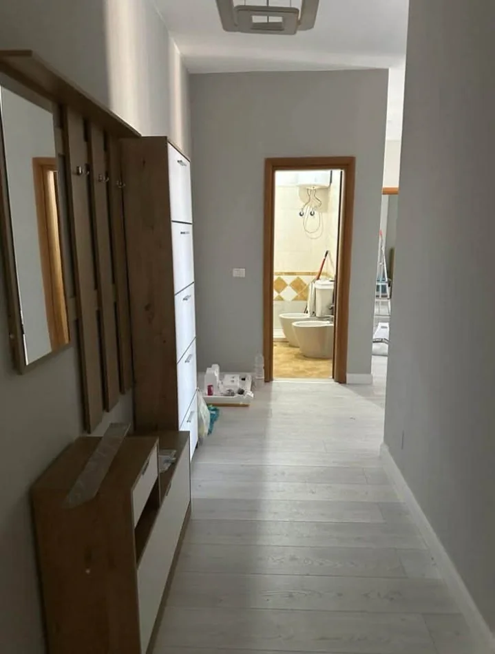 Tirane, jepet me qera apartament 2+1+Ballkon Kati 7, 65 m² 650 € (marteniteti i ri)
