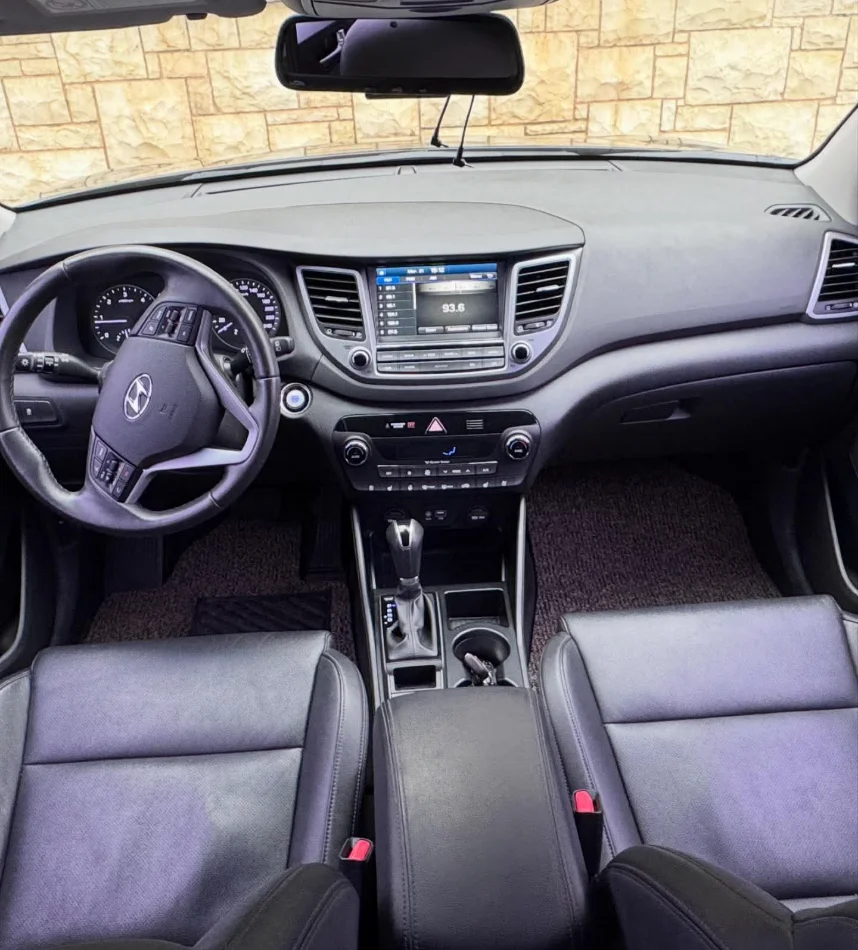 Tirane, shes SUV Hyundai Tucson Nafte, e zeze automatik Kondicioner 90.000 km 12.000 €