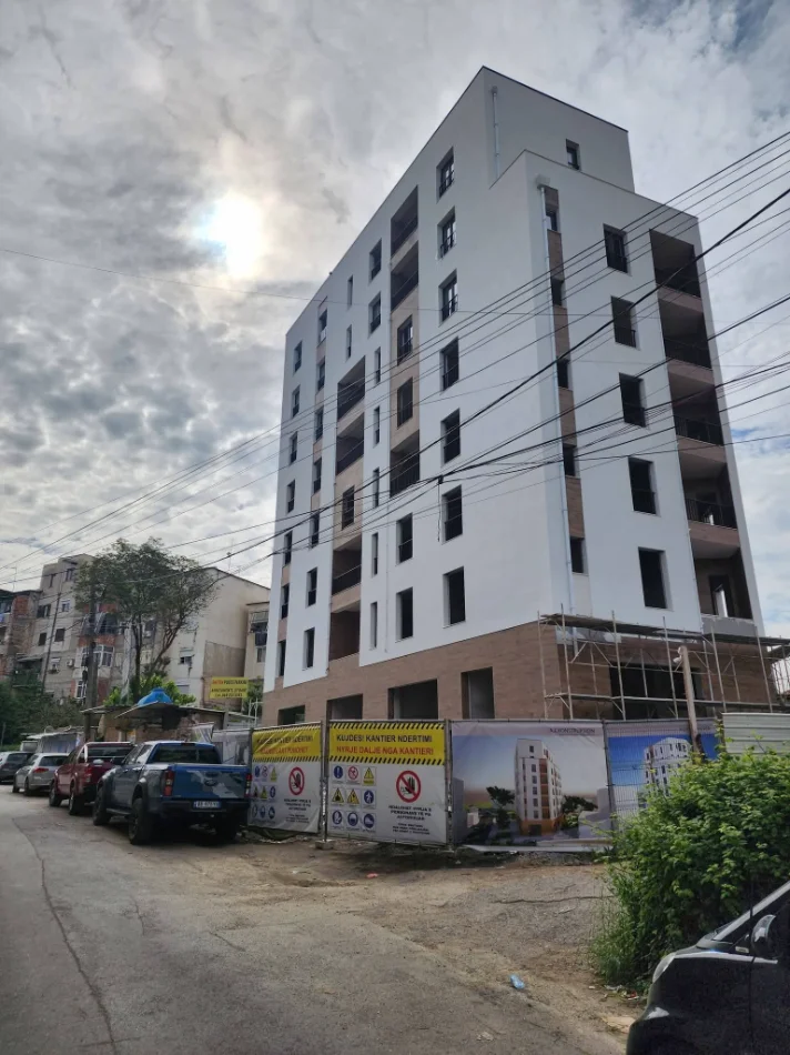 Tirane, shitet apartament 2+1+Ballkon Kati 1, 100 m² 