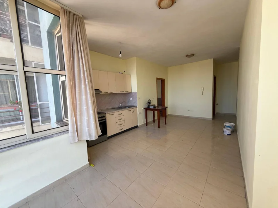 Tirane, shitet 2+1+Ballkon Kati 7, 84 m² 
