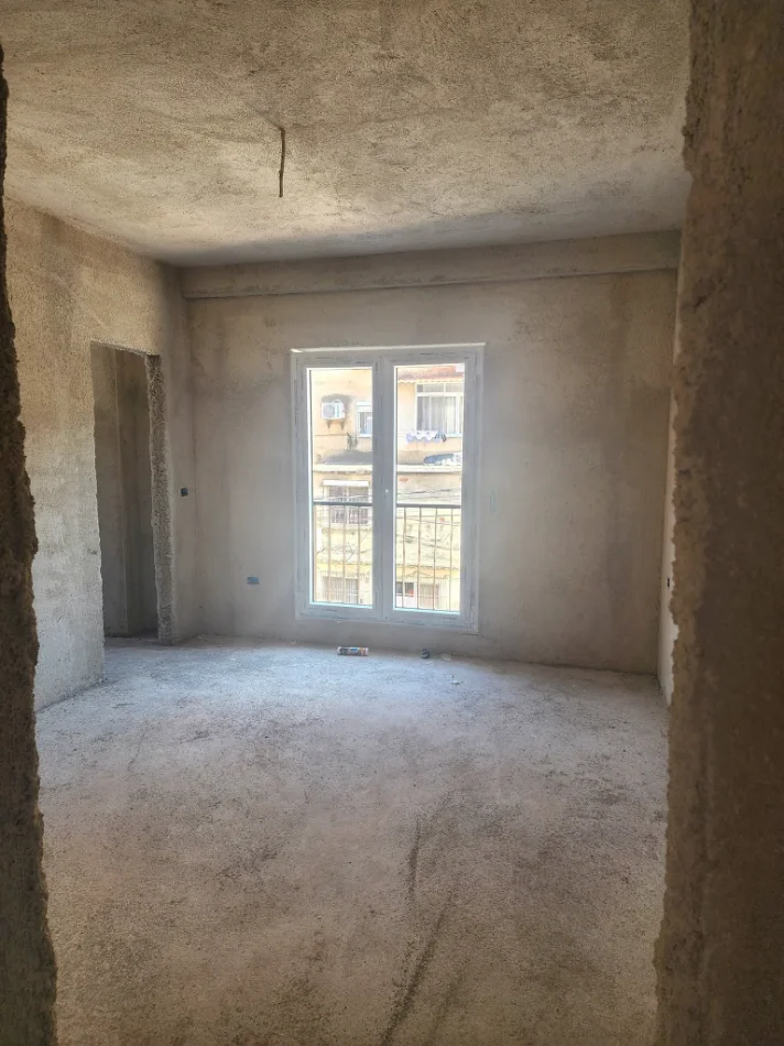 Tirane, shitet 2+1+Ballkon Kati 1, 100 m² 