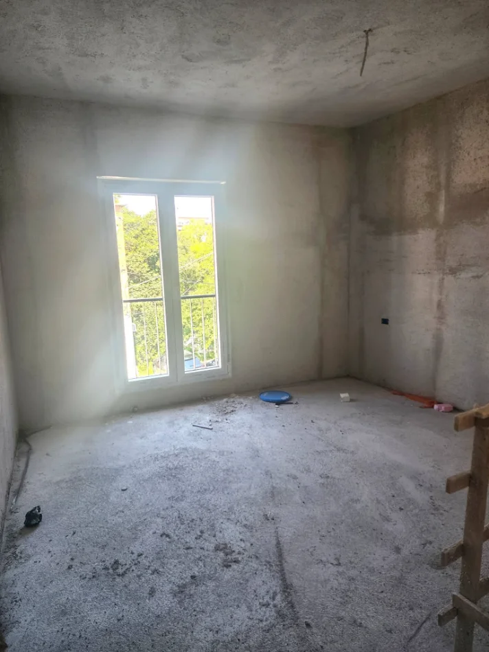 Tirane, shitet 2+1+Ballkon Kati 1, 100 m² 