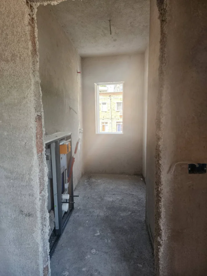 Tirane, shitet 2+1+Ballkon Kati 1, 100 m² 