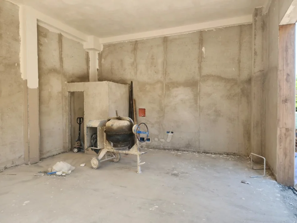 Tirane, Liste me oferta dyqan Kati 0, 32 m² 