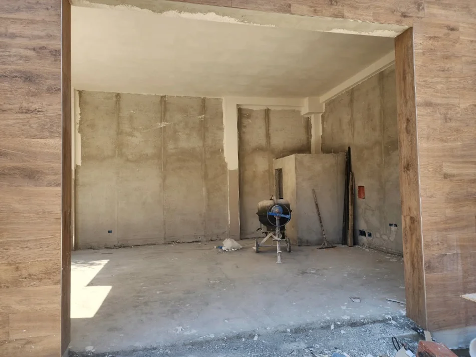 Tirane, Liste me oferta dyqan Kati 0, 32 m² 