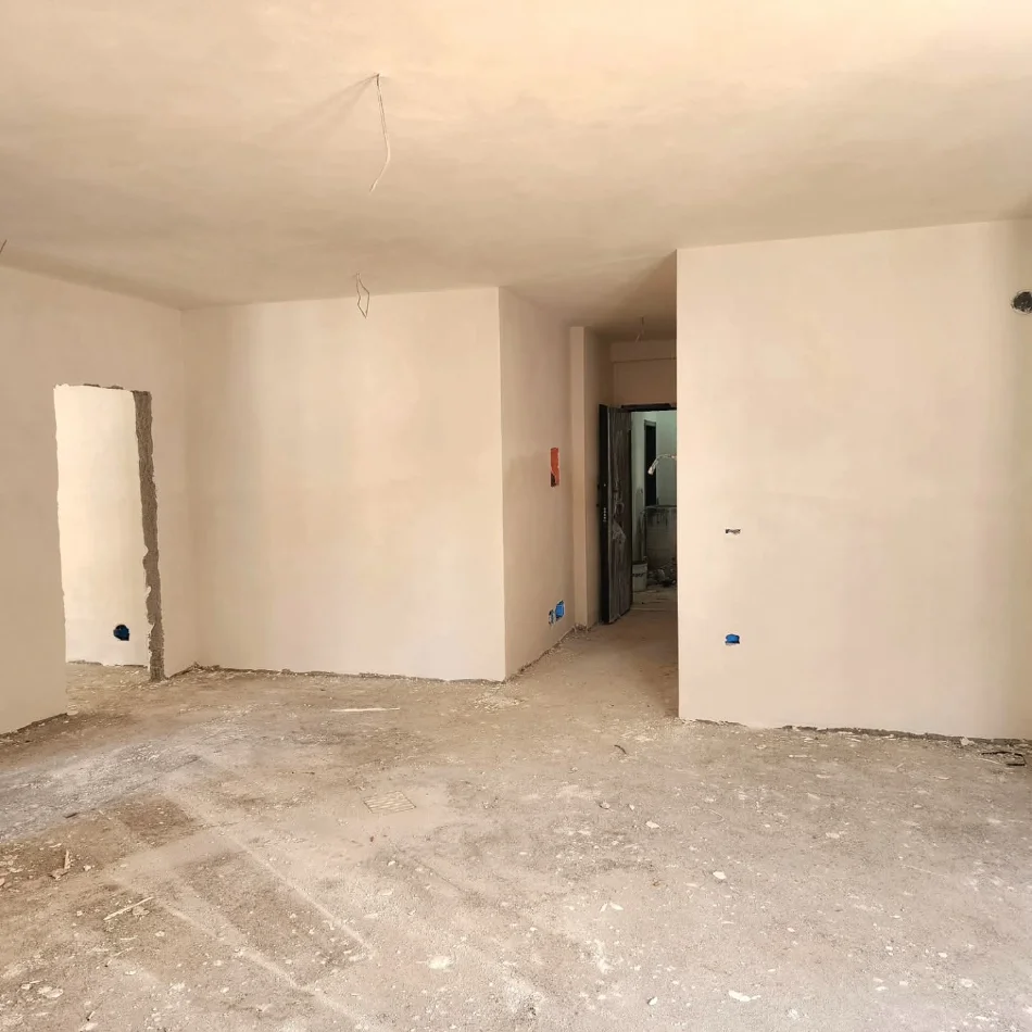 Tirane, shitet apartament 2+1+Ballkon Kati 1, 100 m² 