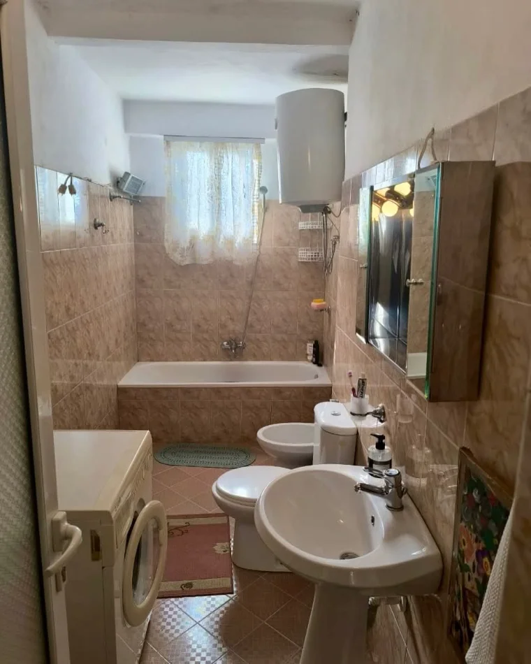 Berat, shes apartament 1+1+Aneks+Ballkon Kati 5, 65 m² 45.000 € (Rruga Barikadave,Berat)