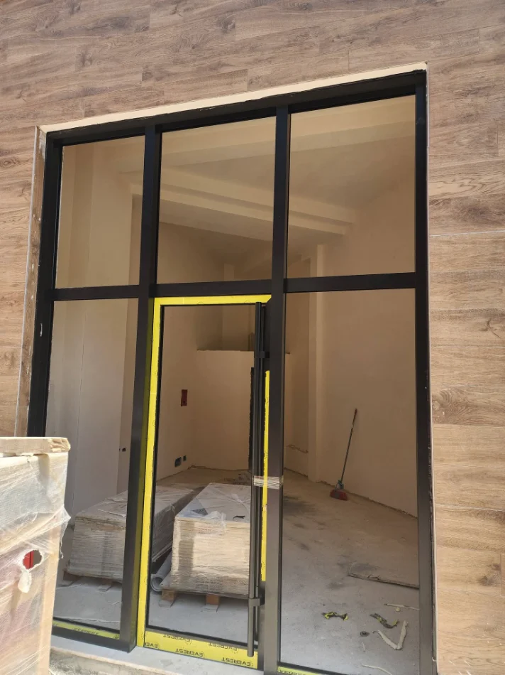 Tirane, shitet dyqan Kati 0, 32 m² 8.400.000 € 