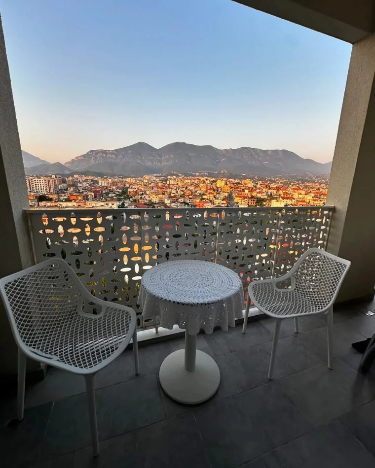 Tirane, jepet me qera apartament 1+1+Ballkon , 650 € 