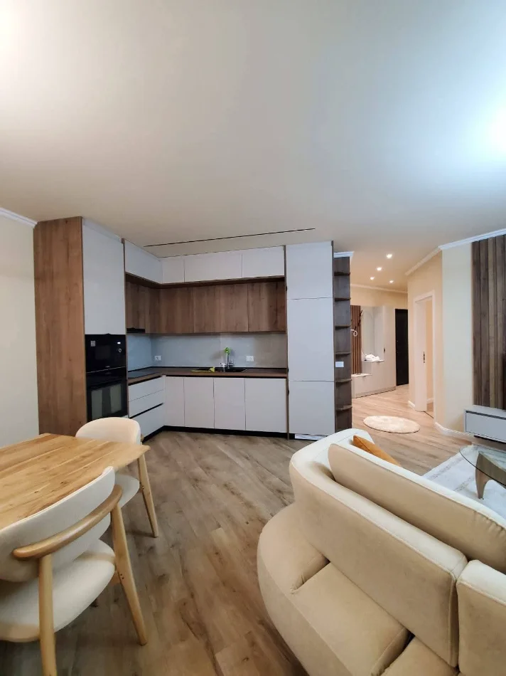 Tirane, jepet me qera apartament 2+1+Ballkon Kati 1, 116 m² 1.500 € 