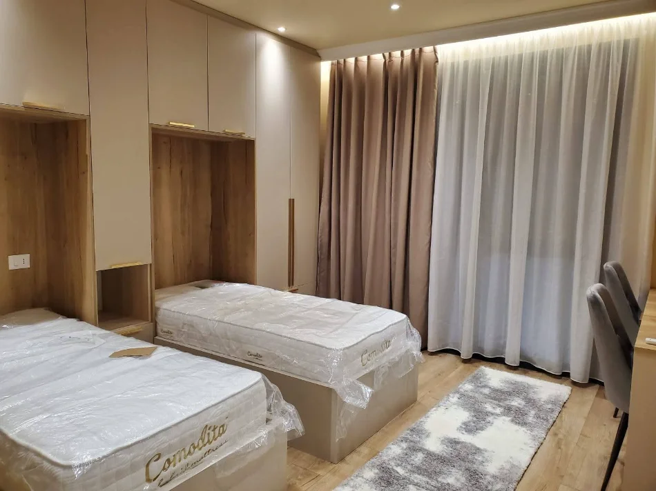 Tirane, jepet me qera apartament 2+1+Ballkon Kati 1, 116 m² 1.500 € 