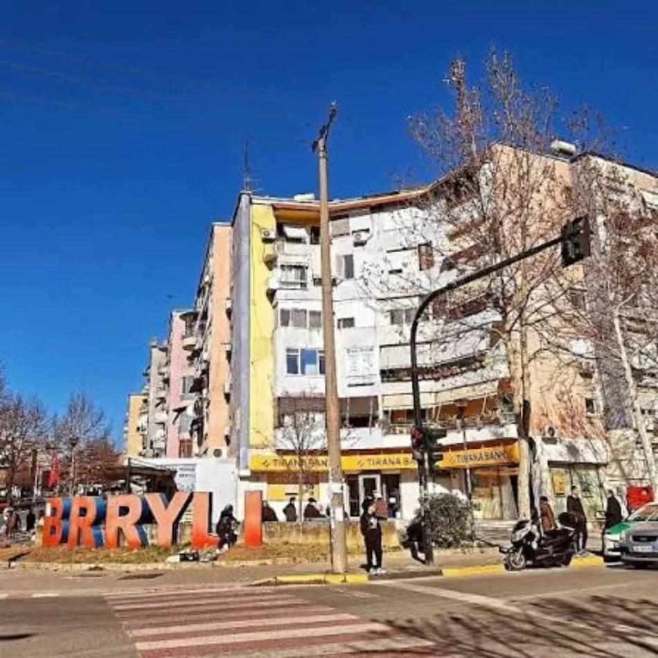 Tirane, jepet me qera ambjent biznesi Kati 2, 500 m² 5.000 € 