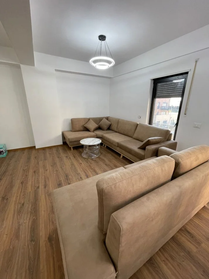 Tirane, jepet me qera apartament 2+1+Ballkon+Post Parkimi,  Kati 2, 99 m² 700 € (Rezidneca Kodra e Diellit 2 )