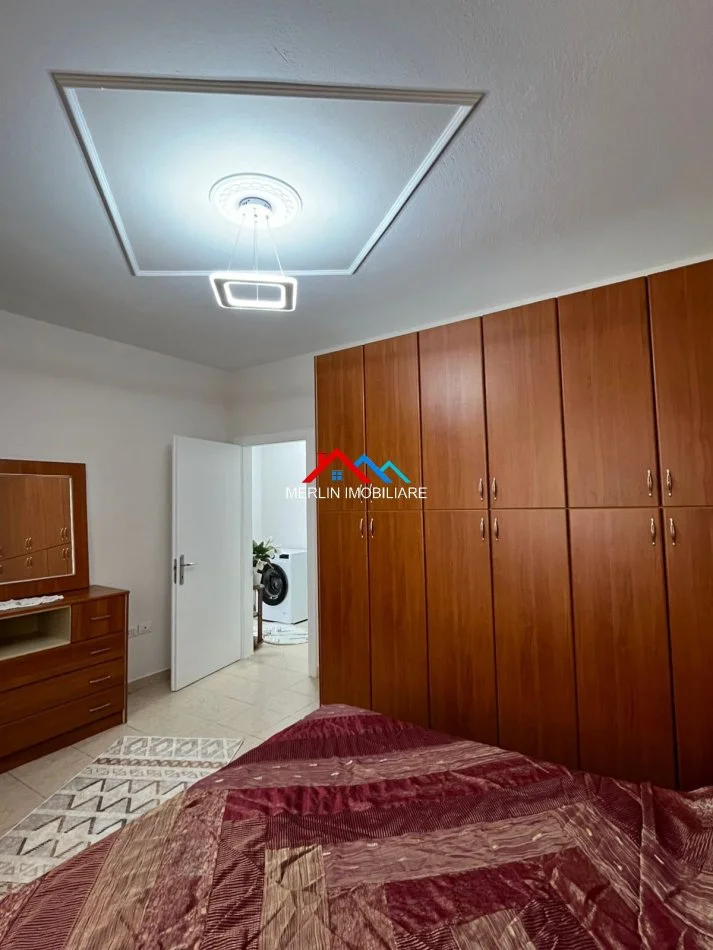 Tirane, jepet me qera apartament 2+1+Ballkon Kati 8, 100 m² 672 € (RRUGA ISUF ELEZI,BULEVARDI BAJRAM CURRI)