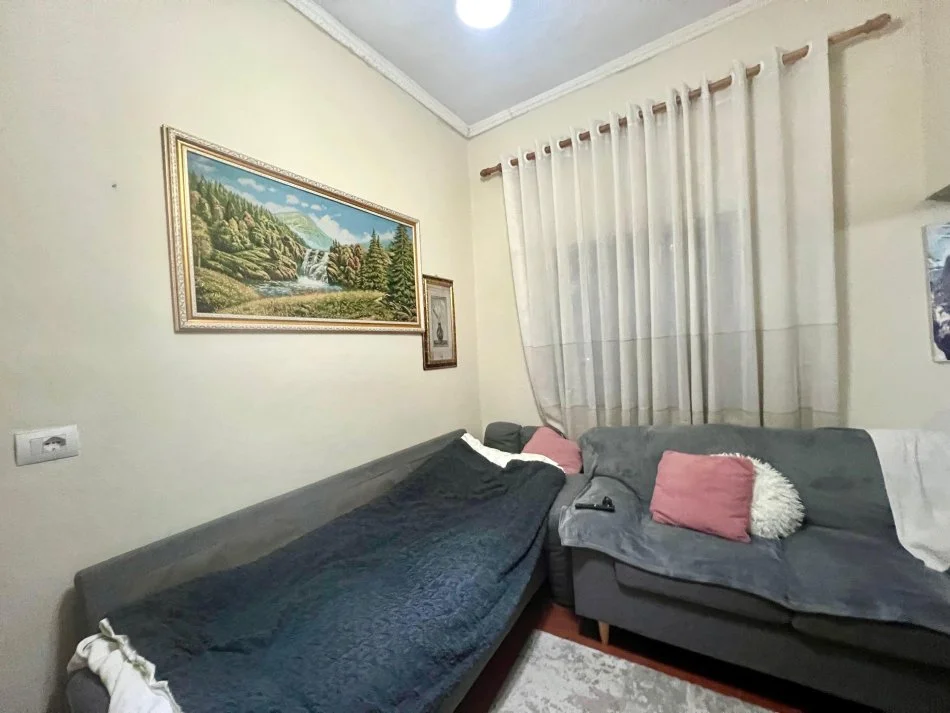 Tirane, shitet apartament 2+1+Ballkon Kati 1, 72 m² 90.000 € (Sauk i Vjeter, Mbrapa Akademise se)