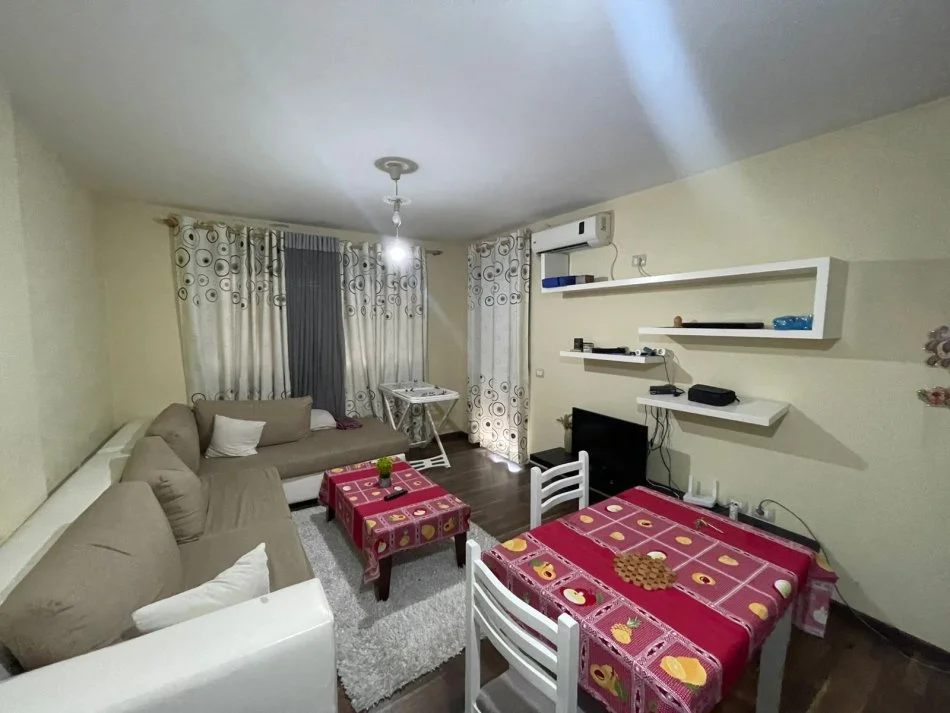 Tirane, jap me qera apartament 1+1+Ballkon Kati 3, 70 m² 550 € 