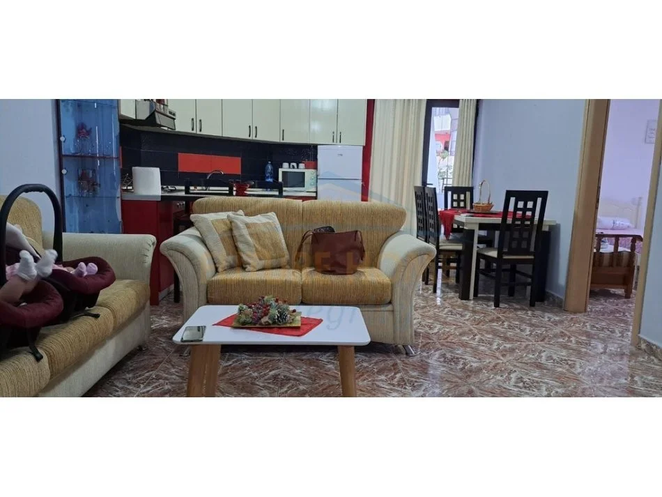 Tirane, jepet me qera apartament 2+1 Kati 6, 85 m² 550 € 