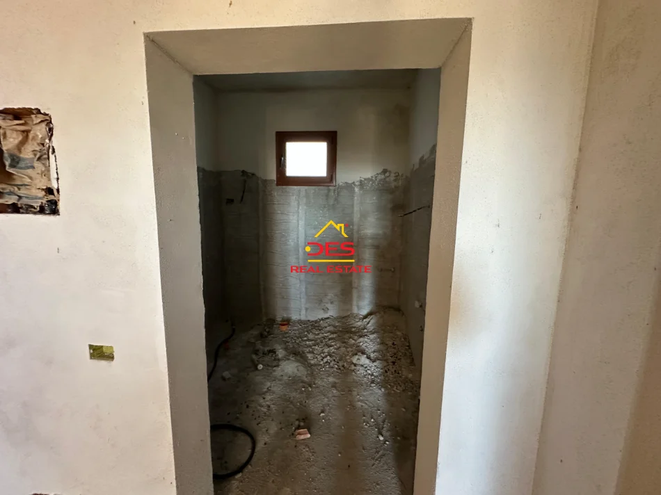 Vlore, shitet shtepi 2+1+Ballkon Kati 0, 115 m² 95.000 € (Babicë e Madhe)