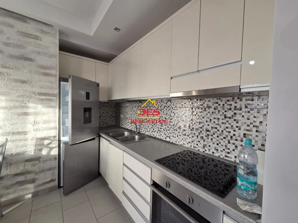 Vlore, jepet me qera apartament 2+1+Ballkon Kati 6, 95 m² 350 € (Rruga Demokracia)