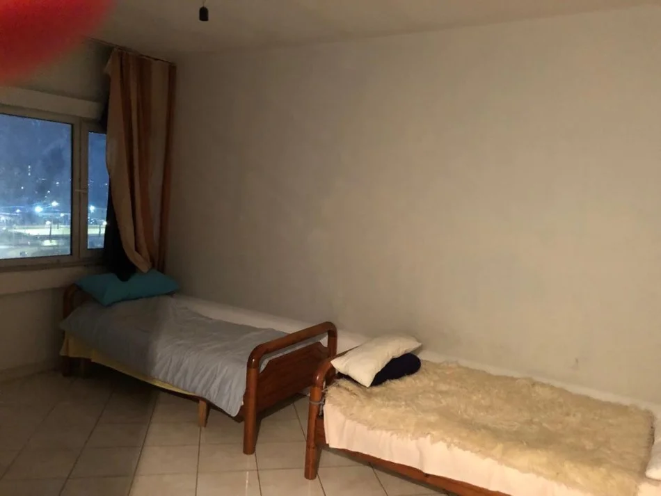 Tirane, jepet me qera apartament 2+1+Ballkon Kati 6, 110 m² 400 € (Rr.Dritan Hoxha Laprake te Intesa SanPaolo)