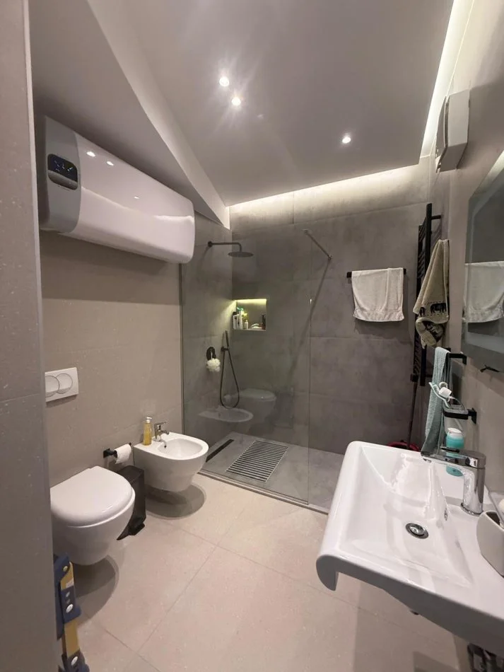 Tirane, shitet apartament duplex 3 Katshe , 241 m² 350.000 € (Rezidenca Kodra e Diellit)