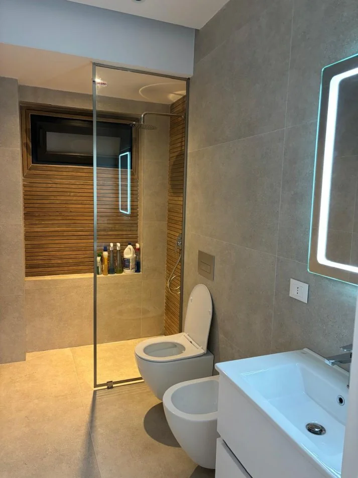Tirane, jepet me qera apartament 2+1 Kati 1, 70 m² 700 € (Ish Ekspozita, Tirane)