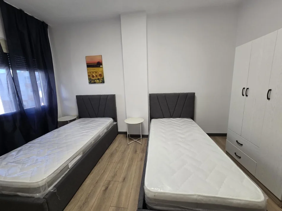 Tirane, shitet apartament 2+1+Ballkon Kati 5, 185.000 € (Kristal center)