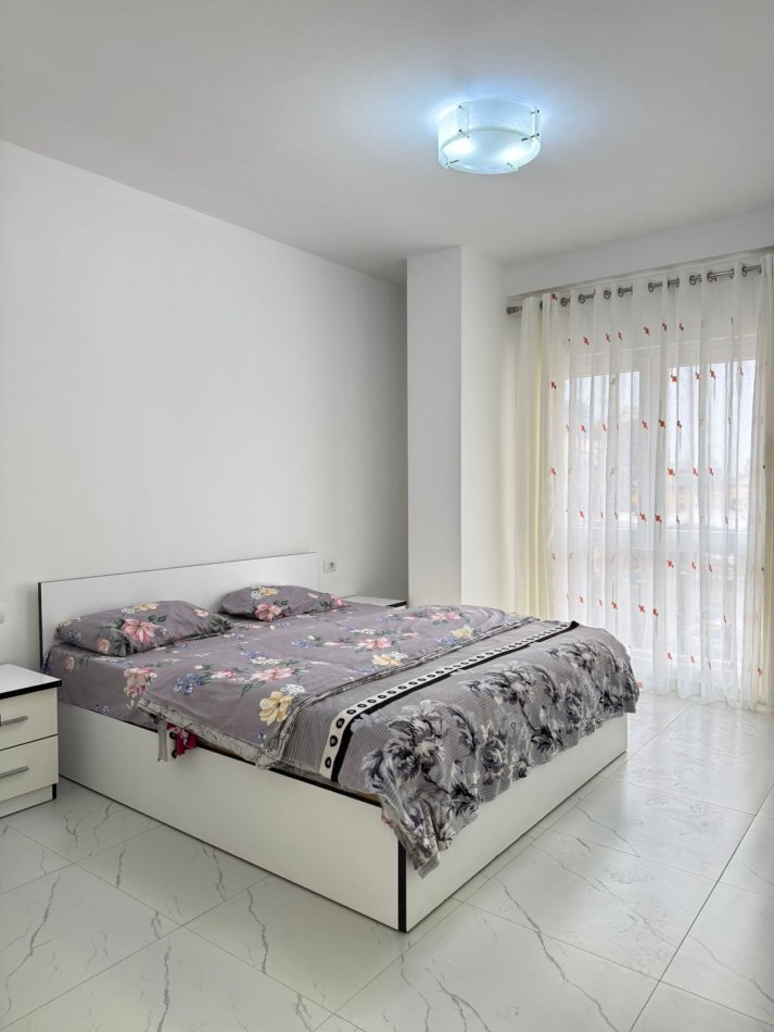 Tirane, jepet me qera apartament 1+1+Ballkon Kati 1, 65 m² 700 € (Zogu i Zi)