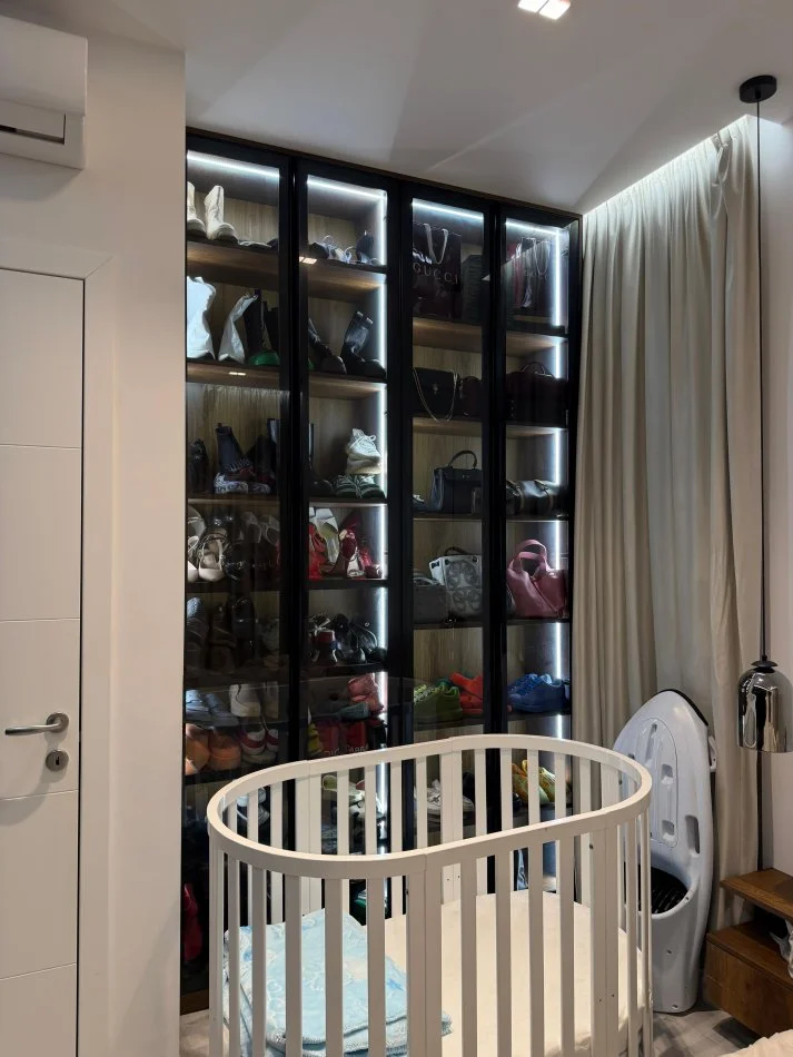 Tirane, shitet apartament 2+1+Ballkon , 100 m² 240.000 € (Emerald Center)