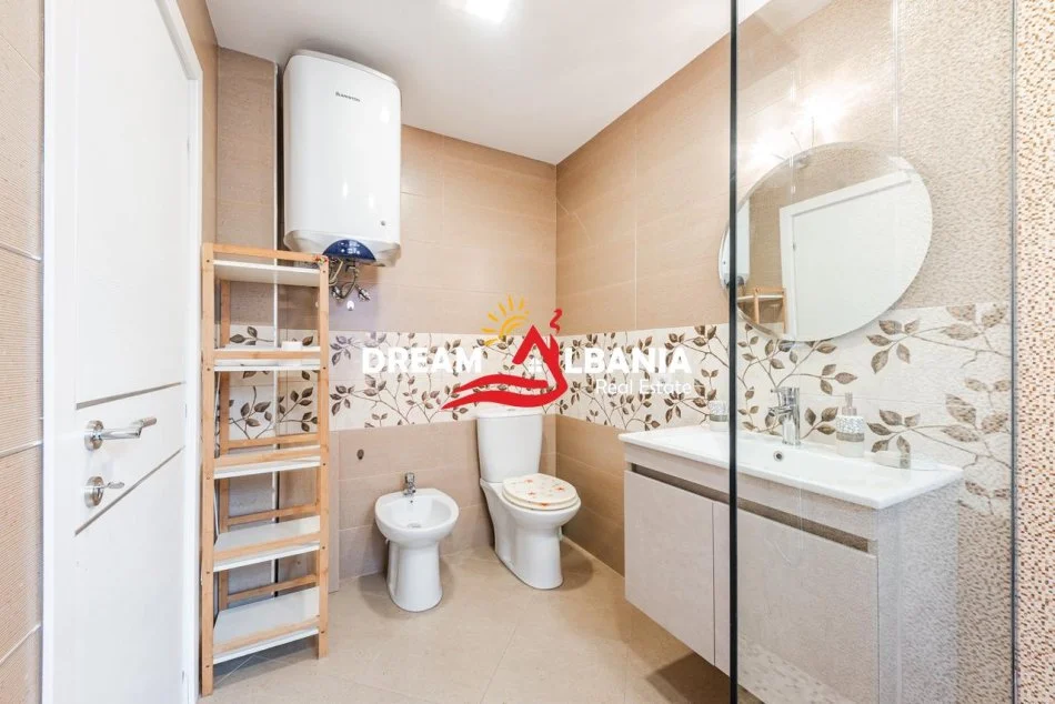 Tirane, jepet me qera apartament 2+1 , 120 m² 900 € (tek Liqeni i Thatë)